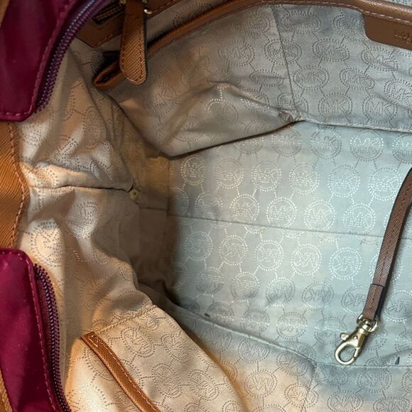 MICHAEL KORS Preppy Core Nylon & Leather Kempton Tote - Picture 15 of 16